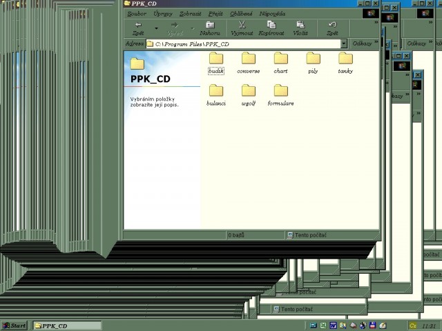 Iluze tisíců otevřených oken na Ploše zmatených Windows 98